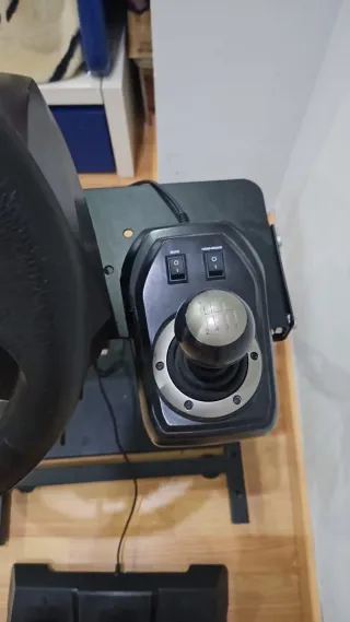 Soporte Volante y Pedales Gaming