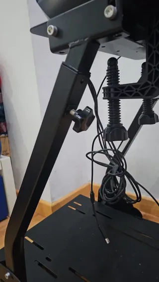 Soporte Volante y Pedales Gaming