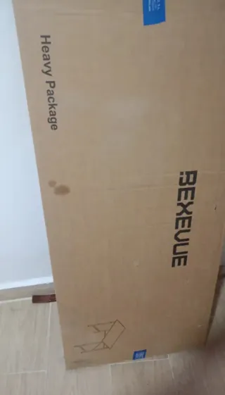 Escritorio blanco minimalista