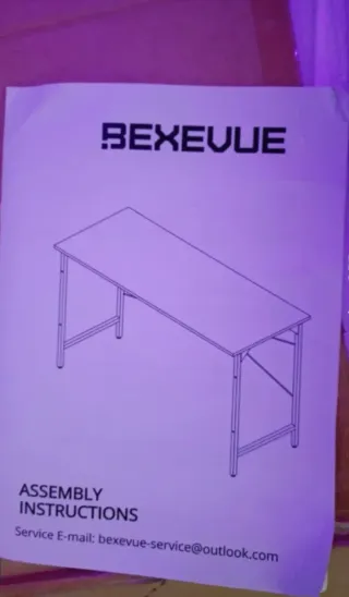 Escritorio blanco minimalista