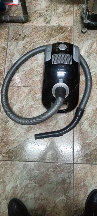 Aspiradora Miele Compact C1
