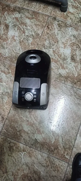 Aspiradora Miele Compact C1