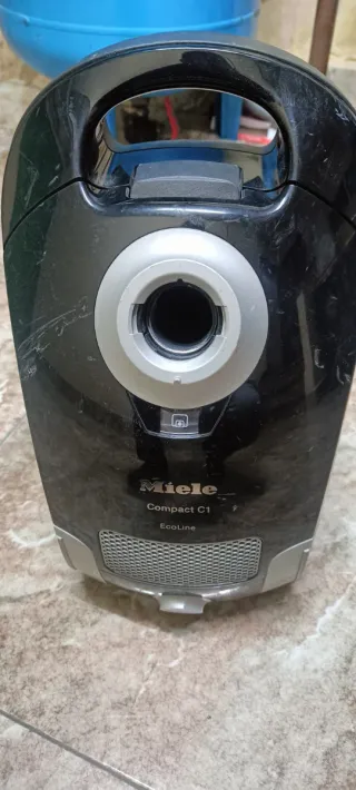 Aspiradora Miele Compact C1