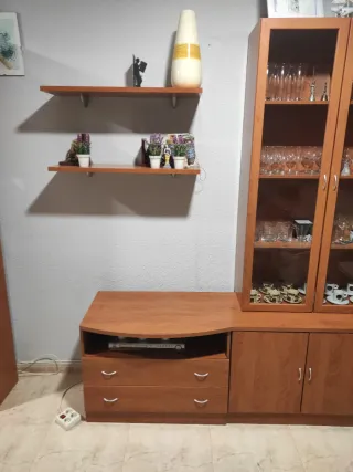 Mueble comedor y estantería madera