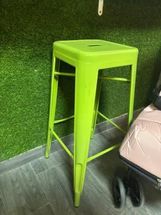 Taburete alto metálico verde