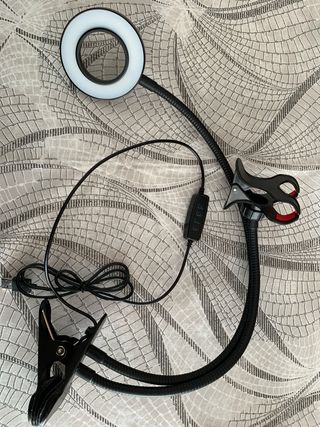 Soporte móvil flexible con aro de luz