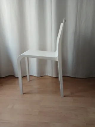 4 Sillas de Plástico para Terraza + sillón