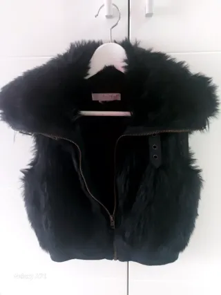 Chaleco de pelo negro