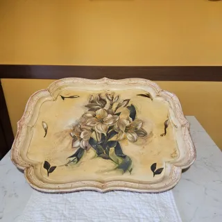 Vassoio decorativo in legno con fiori