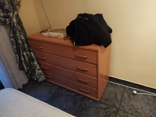 Se regalan muebles armario y estanterías camas