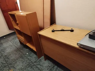 Se regalan muebles armario y estanterías camas