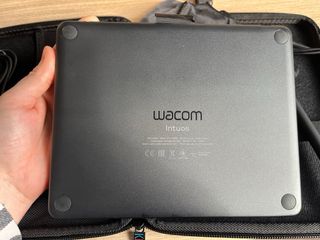 Tableta Gráfica Wacom Intuos Small + Funda