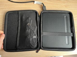 Tableta Gráfica Wacom Intuos Small + Funda
