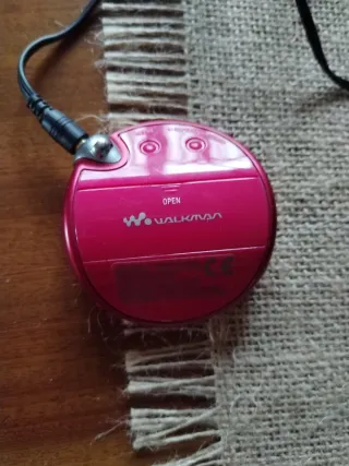Sony Walkman NW-E105 vintage rosa funzionante.
