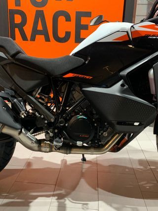 KTM 1390 SUPERADVENTURE S Negra/Blanca
