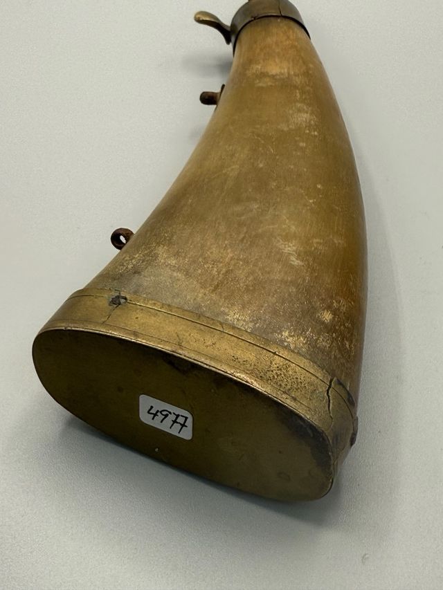 Antiguo cuerno avancarga asta latón 21cm
