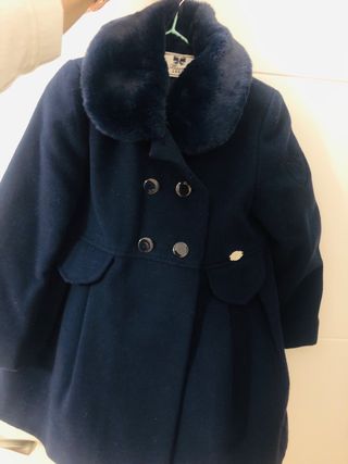 Abrigo niña azul marino con cuello de pelo