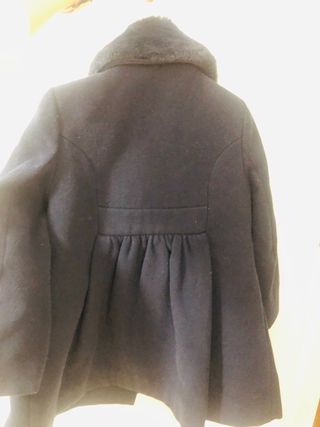 Abrigo niña azul marino con cuello de pelo