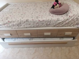 Cama infantil con cama extraíble y cajones