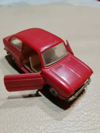 Nacoral. Chiquicars. Seat 850 escala 1/43