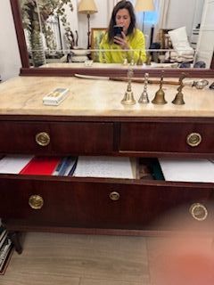 Tocador de madera y mármol