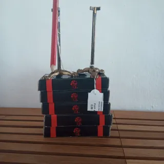 7 Espositori per Coltelli in Miniatura