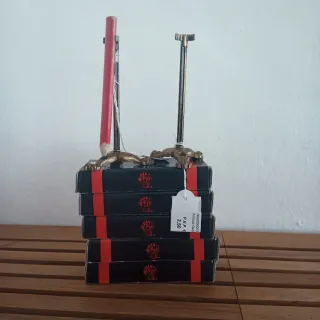 7 Espositori per Coltelli in Miniatura