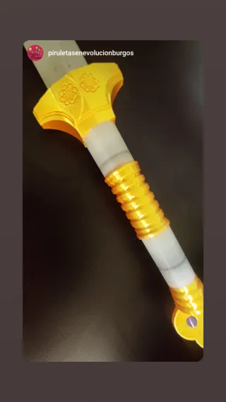 Espada Kpop Rumi Brilla Oscuridad 65cm