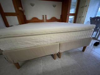 Cama doble beige, se regalan dos cabeceros