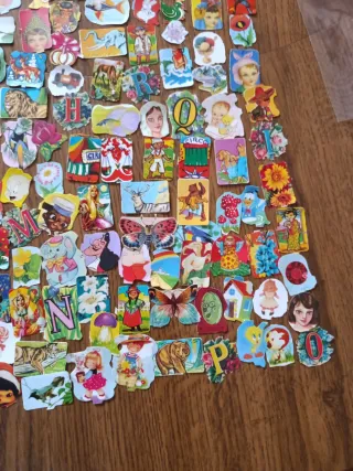 Lote de cromos troquelados pequeños