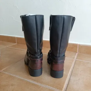 Botas moteras negras media caña sin estrenar