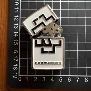 Liquidazione accendini tipo Zippo