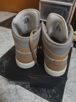 Air Jordan 1 Mid Hemp Beige Blanco