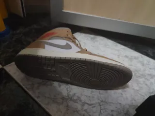 Air Jordan 1 Mid Hemp Beige Blanco