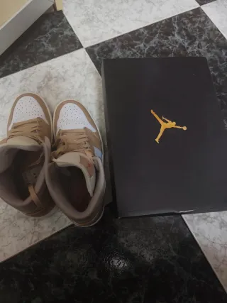 Air Jordan 1 Mid Hemp Beige Blanco