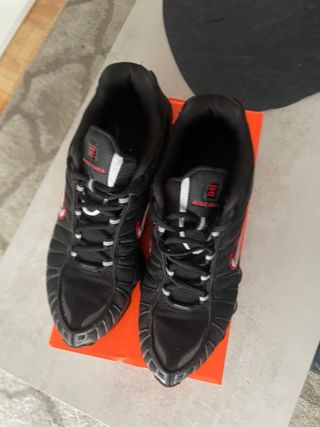 Nike Shox Negros y Rojos