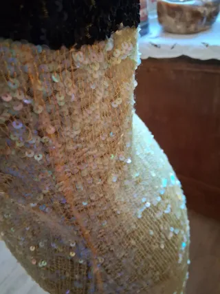 Abito in lame oro e nero