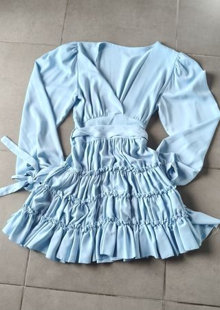 Vestido azul con volantes