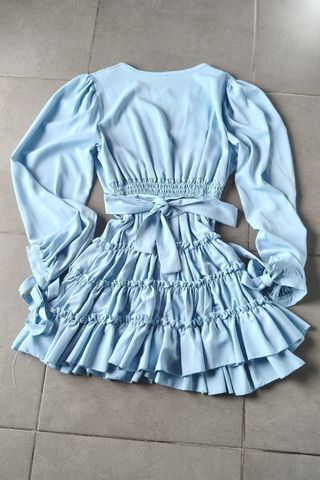 Vestido azul con volantes