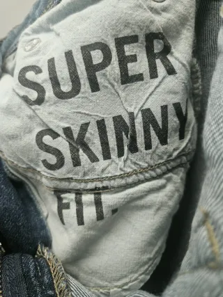 Pantalón vaquero Bershka desgastado