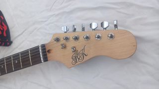 Guitarra Eléctrica con Correa