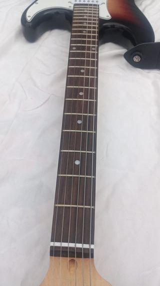 Guitarra Eléctrica con Correa