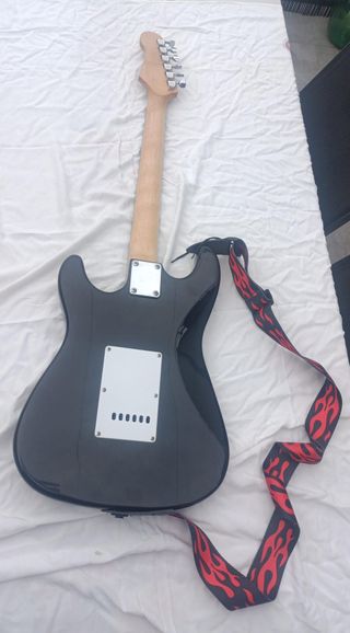 Guitarra Eléctrica con Correa