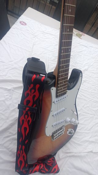 Guitarra Eléctrica con Correa