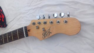 Guitarra Eléctrica con Correa