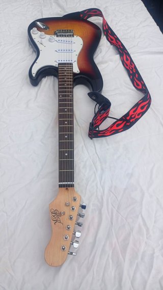 Guitarra Eléctrica con Correa