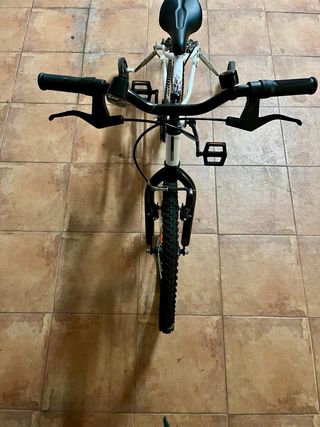 Bici Rockrider ST100 SportTrail 20” Casco+ruedines