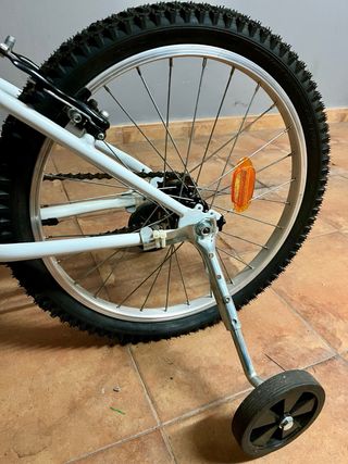 Bici Rockrider ST100 SportTrail 20” Casco+ruedines