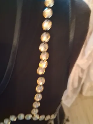 Abito nero con paillettes oro