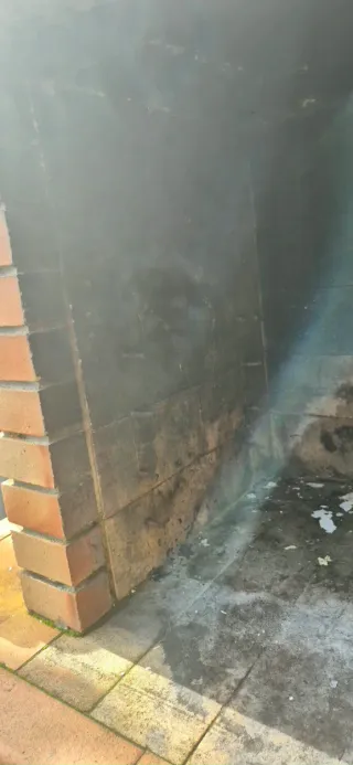 Barbacoa de obra ladrillo y cemento